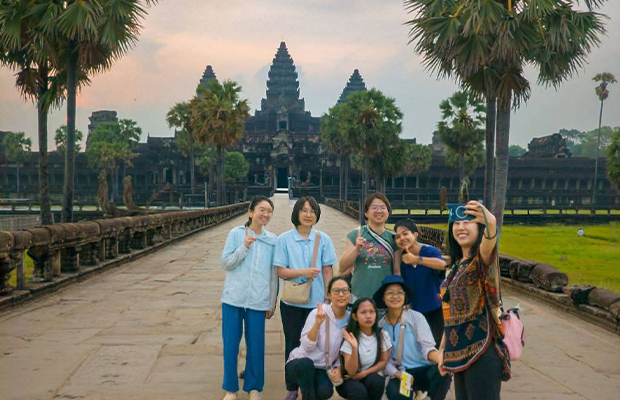 Angkor Wat: Sunrise Tour with Ta Prohm, Bayon, and Angkor Thom