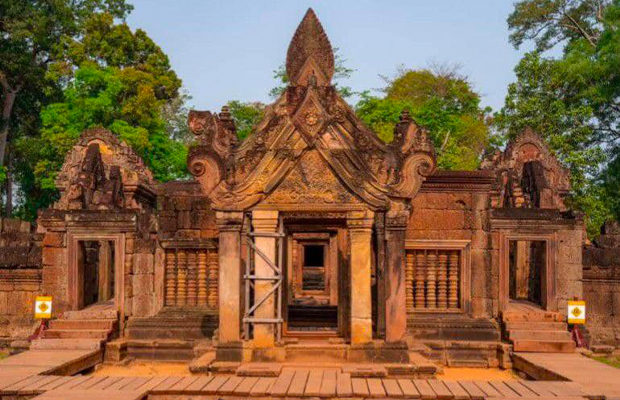 Full Day Tour of Banteay Srei Temple