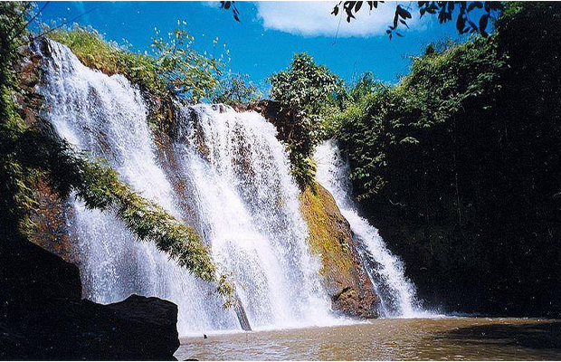 Private Tour of Ratanakiri's Waterfalls, Crater Lake, and Eisey Patamak Mountain