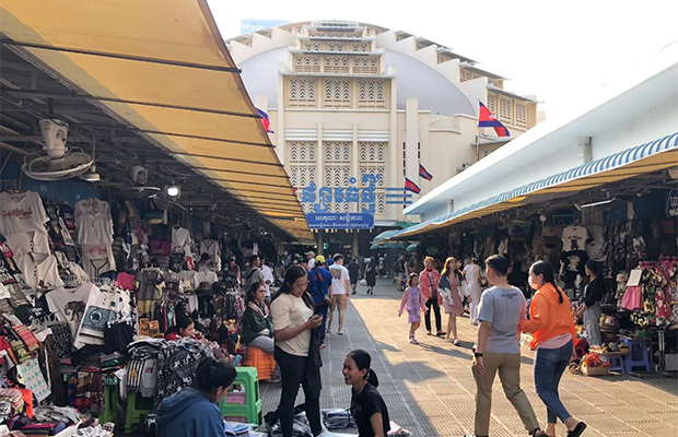 Phnom Penh Private Half day tour, with Wat Phnom, The National Museum, And the Russian Market