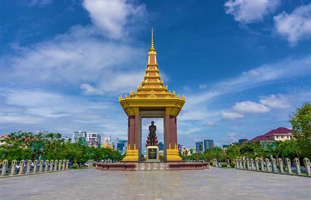 The Royal Palace, Silver Pagoda, Killing Fields, Genocide Museum, S-21, Full Day Private Tour