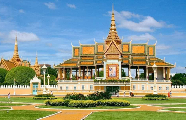 The Royal Palace, Silver Pagoda, Killing Fields, Genocide Museum, S-21, Full Day Private Tour