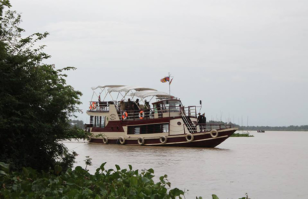 Dinner and Sunset Cruise Through the Floating Villages and Crocodile Farm