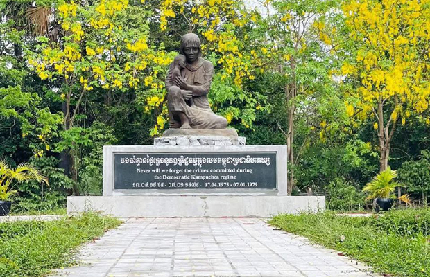Tuol Sleng Genocide Museum and The Killing Fields, Full Day Private Excursion From Sihanoukville